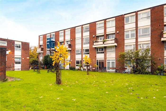 2 Bedroom Flat For Sale In Priory Court, Brooksby's Walk, London, E9
