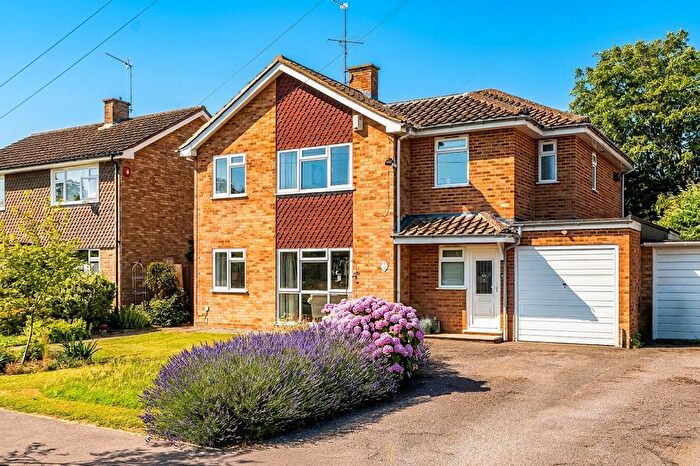 4 Bedroom Detached House For Sale In Richmond Way, Fetcham, KT22