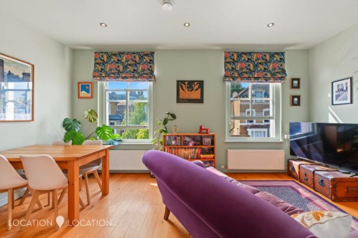 2 Bedroom Property For Sale In Maury Road, London, N16