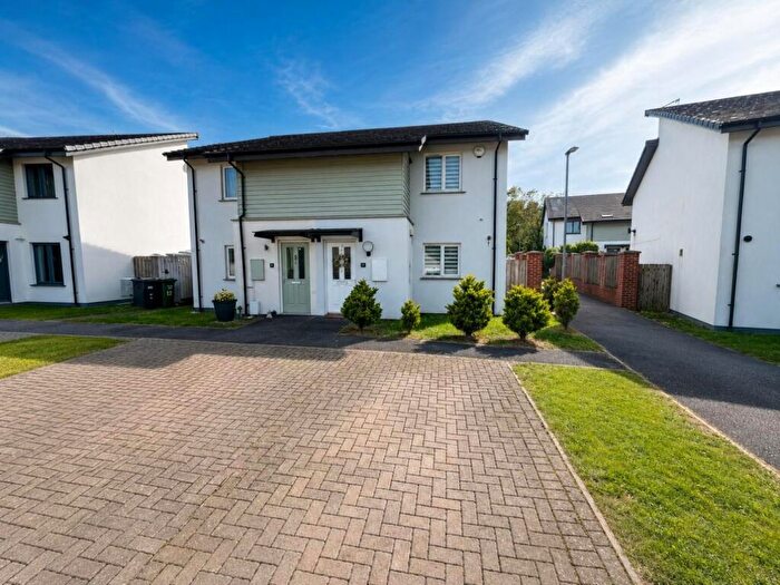 3 Bedroom Semi-Detached House For Sale In Aspen Grove, Fremington, EX31