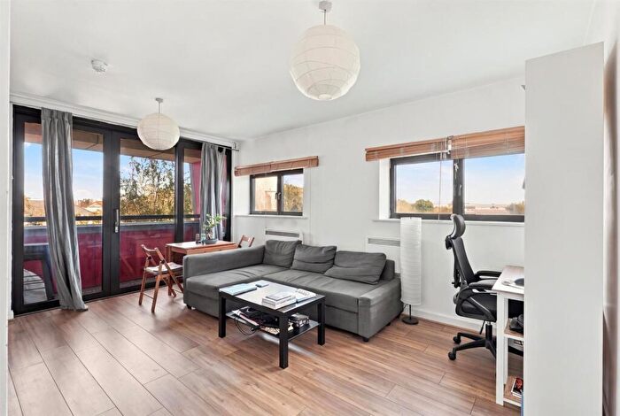 2 Bedroom Flat To Rent In Drayton Park, London, N5