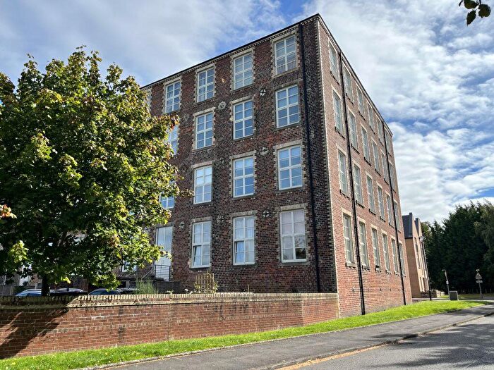 2 Bedroom Flat For Sale In Woolcarders Court Cambusbarron, FK7