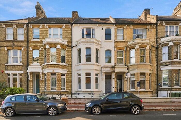 2 Bedroom Flat For Sale In St. Margarets Road, St Margarets, TW1