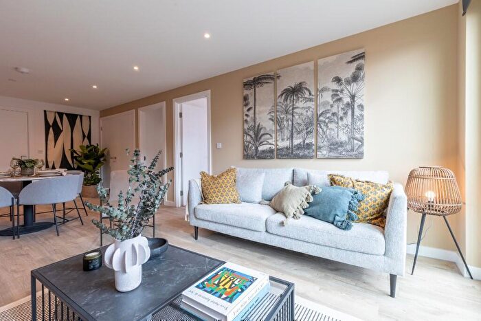 2 Bedroom Flat To Rent In Flat, Hairpin House, Birmingham, B12