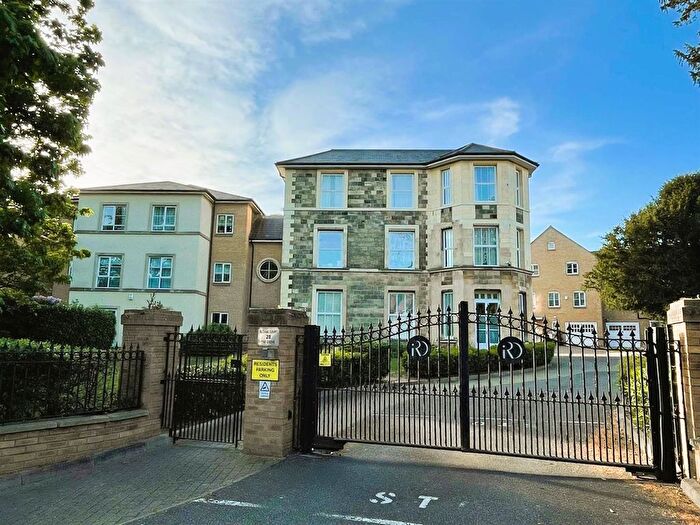 2 Bedroom Flat To Rent In Sloane Court, The Grove, Isleworth, TW7