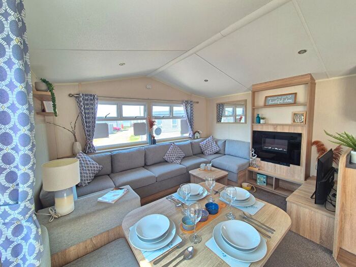 2 Bedroom Mobile/park Home For Sale In Alberta Holiday Park, Faversham Rd Whitstable, CT5