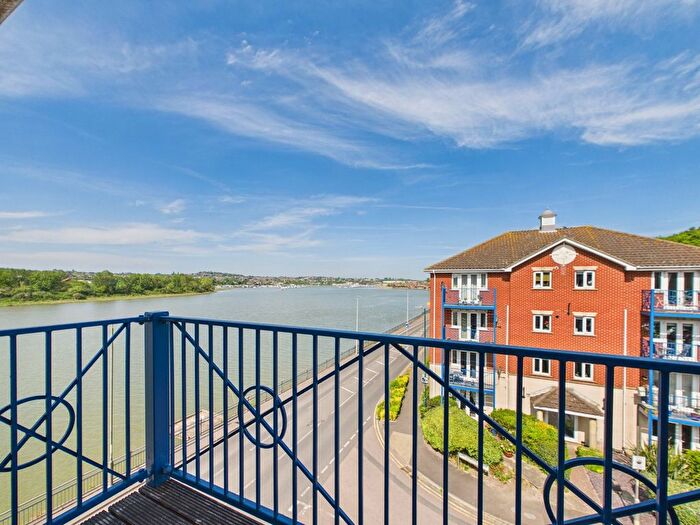 2 Bedroom Flat For Sale In Applecross Close, Rochester, ME1