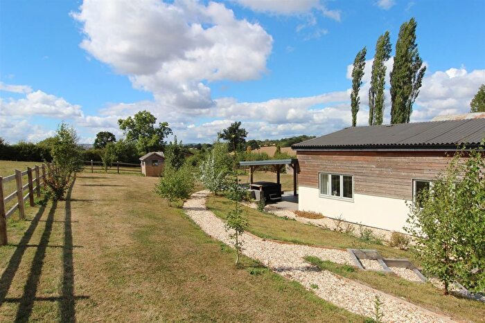 4 Bedroom Bungalow To Rent In Lower Tale, Payhembury, Honiton, EX14