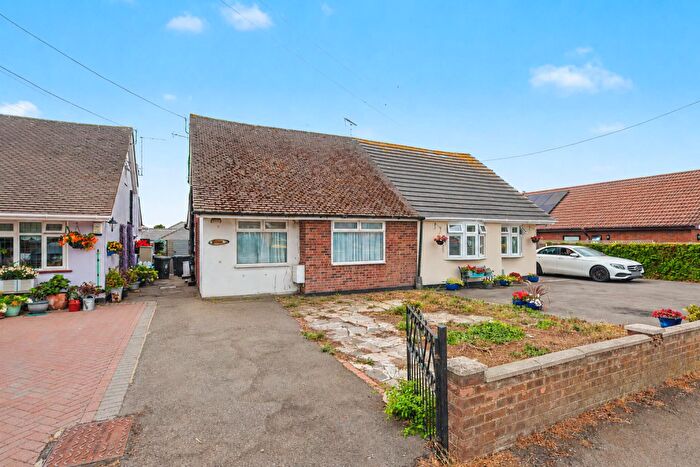 2 Bedroom Semi-Detached Bungalow For Sale In Malyons Lane, Hullbridge, Hockley, SS5