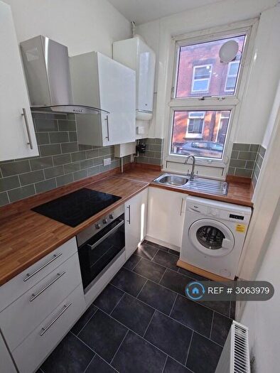 2 Bedroom End Of Terrace House To Rent In Hayleigh St, Leeds, LS13