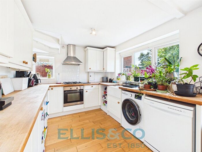 3 Bedroom Semi-Detached House For Sale In Mount Avenue, Yalding, Maidstone, Kent, ME18