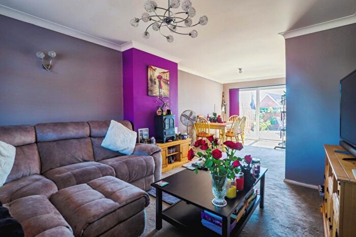 3 Bedroom Semi-Detached House For Sale In Windmill Street, Rochester, Kent, ME2