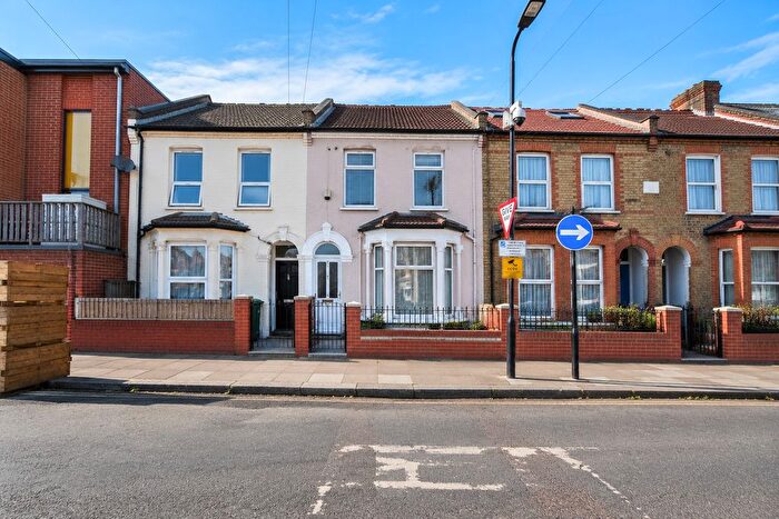 4 Bedroom Terraced House To Rent In Elm Road, London, Greater London, E11