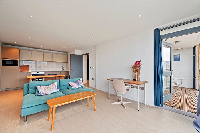1 Bedroom Flat To Rent In Canalside Square, London, N1