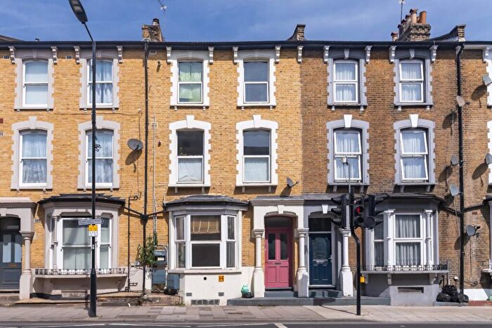 3 Bedroom Apartment To Rent In Graham Road, Hackney, ., E8