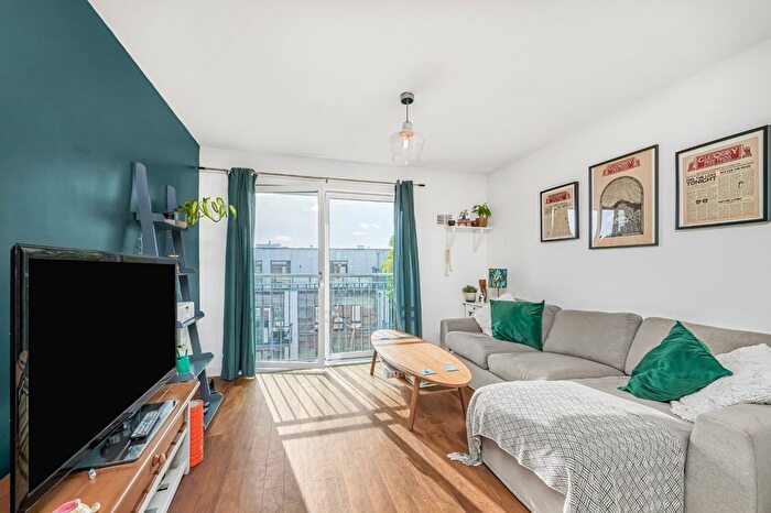2 Bedroom Flat For Sale In Furmage Street, Earlsfield, London, SW18