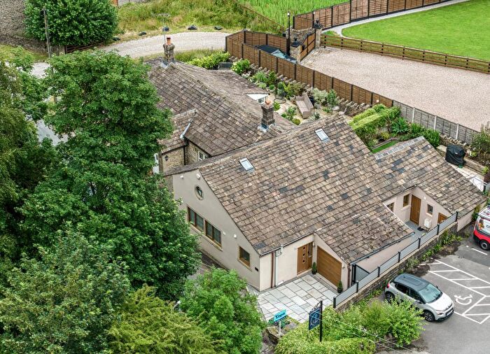 4 Bedroom Semi-Detached House For Sale In Salterforth Lane, BB18