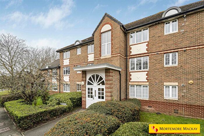 1 Bedroom Flat To Rent In Cunard Crescent, London, N21