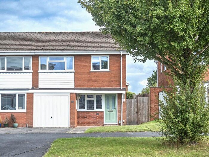 3 Bedroom Semi-Detached House For Sale In Parklands Avenue, Leamington Spa, CV32