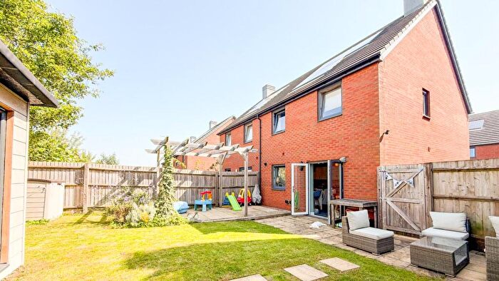 3 Bedroom Semi-Detached House For Sale In Oakhill Drive, Bedminster, BS3