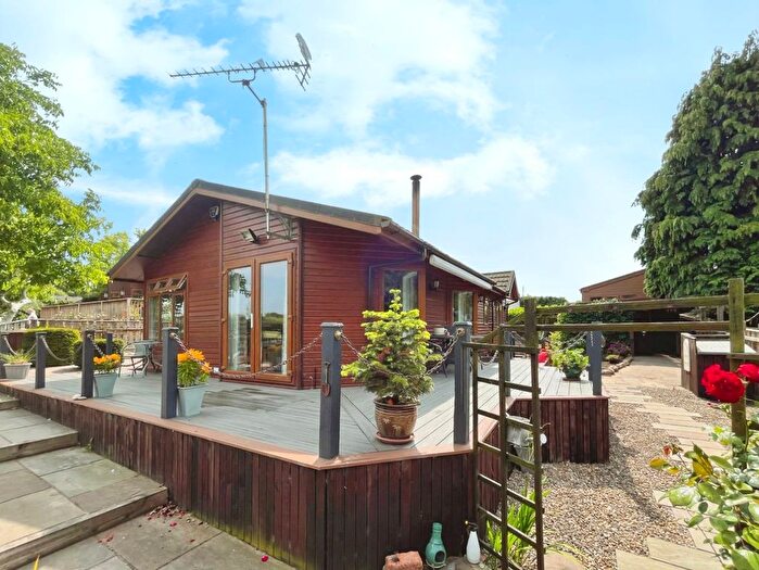 2 Bedroom Mobile/park Home For Sale In Dalton Bridge Park, Dalton, YO7
