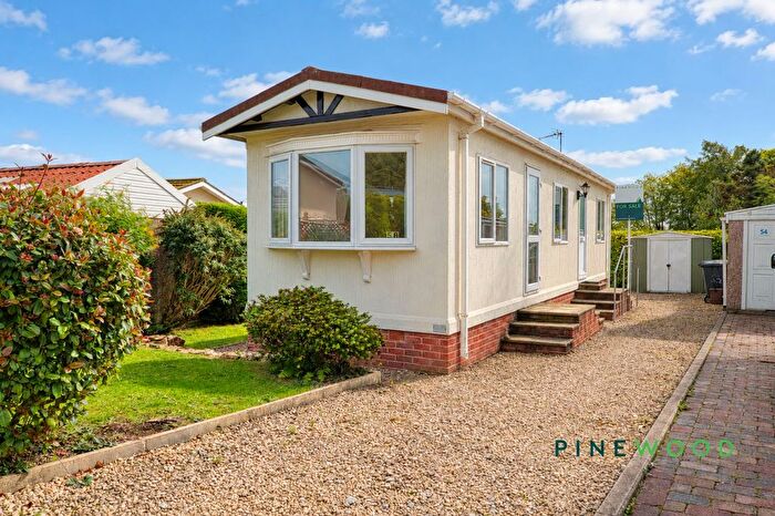 1 Bedroom Detached House For Sale In Brookfield Park, Old Tupton, S42