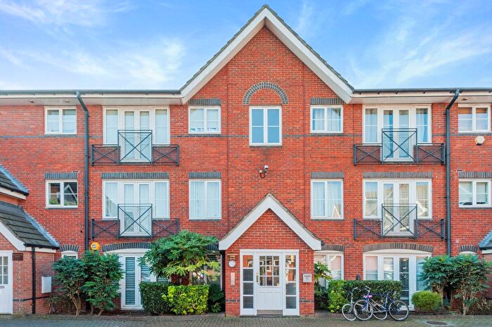 2 Bedroom Flat For Sale In Bloomsbury Close, London, NW7