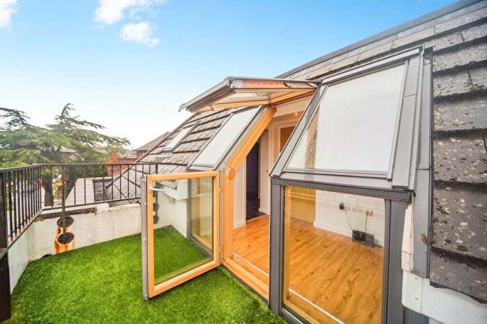 1 Bedroom Flat For Sale In Hill Lane, Southampton, Hampshire, SO15