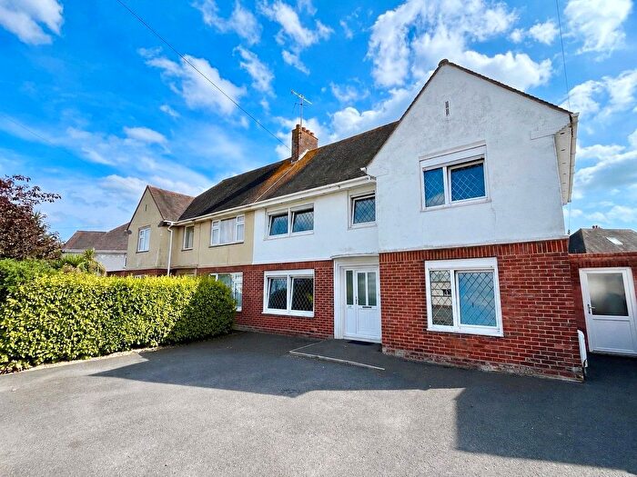 6 Bedroom Semi-Detached House For Sale In Fleets Lane, Poole, Dorset, BH15
