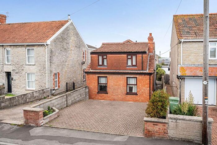 4 Bedroom Detached House For Sale In Stonehill, Street, BA16