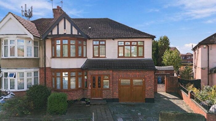 5 Bedroom Semi-Detached House For Sale In Kenton Park Close, Harrow, HA3