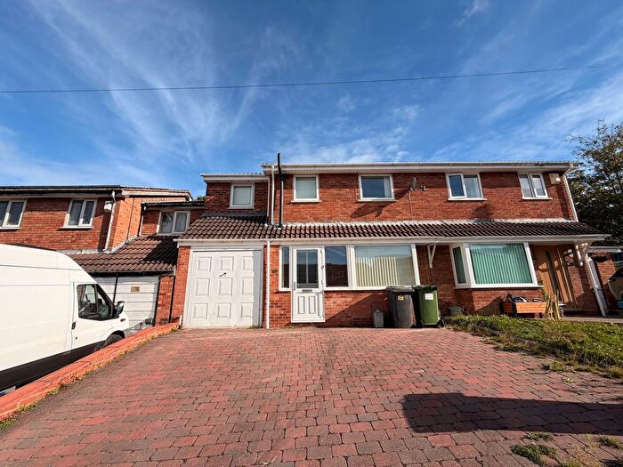 4 Bedroom Semi-Detached House To Rent In Sykesmoor, Wilnecote, B77