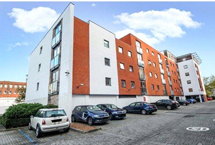 1 Bedroom Flat For Sale In Channel Way, Southampton, Hampshire, SO14