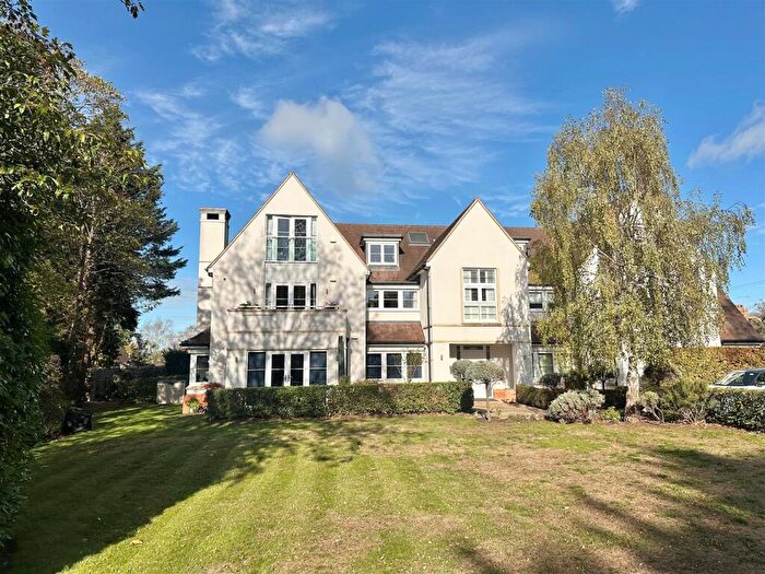 2 Bedroom Apartment For Sale In Westbourne Place, Farnham, GU9