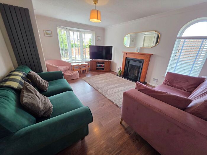 3 Bedroom Detached House For Sale In The Birches, Westwoodside, DN9