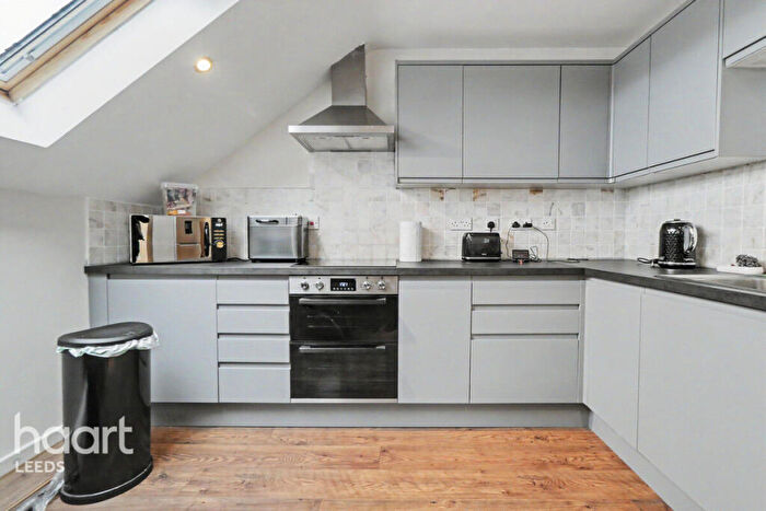 2 Bedroom Apartment For Sale In Scott Hall Way, Leeds, LS7