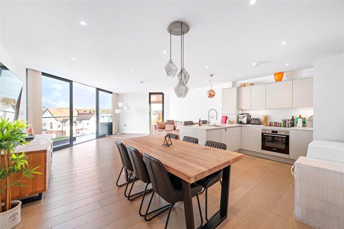 2 Bedroom Flat For Sale In Albemarle Road, Beckenham, BR3