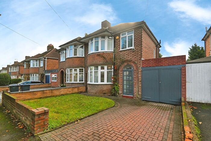 3 Bedroom Semi-Detached House For Sale In Heath Way, Birmingham, B34