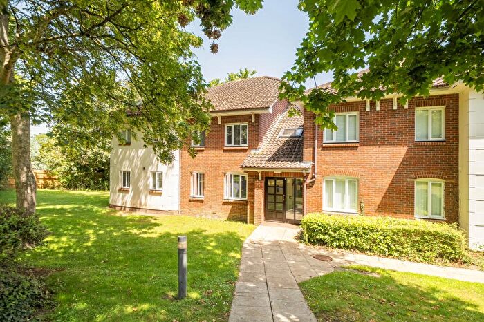 2 Bedroom Flat For Sale In Guildford Road, Fetcham, KT22