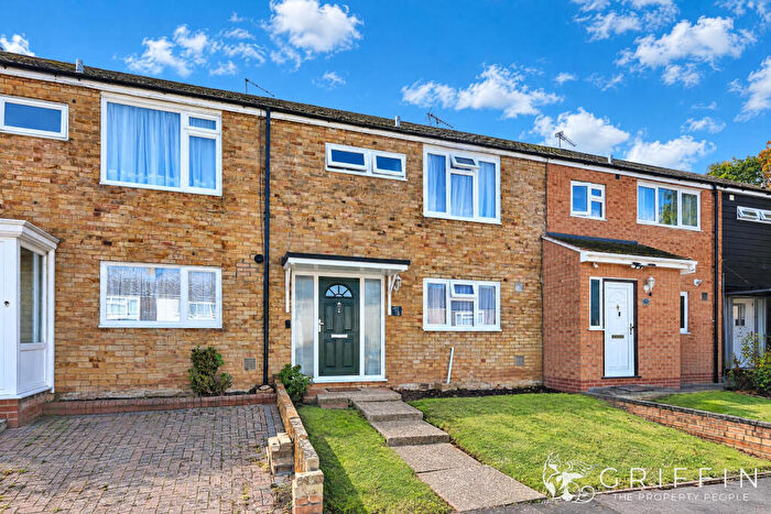3 Bedroom Terraced House For Sale In Osborne Road, Basildon, SS16