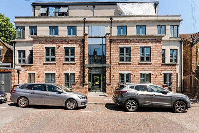1 Bedroom Apartment For Sale In Stainforth Road, Walthamstow, E17