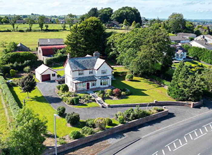 4 Bedroom Detached House With Annexs To Rent In Newry Road, Banbridge, BT32