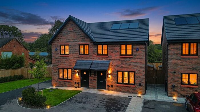 3 Bedroom Semi-Detached House For Sale In Vestry Close, Croft, WA3