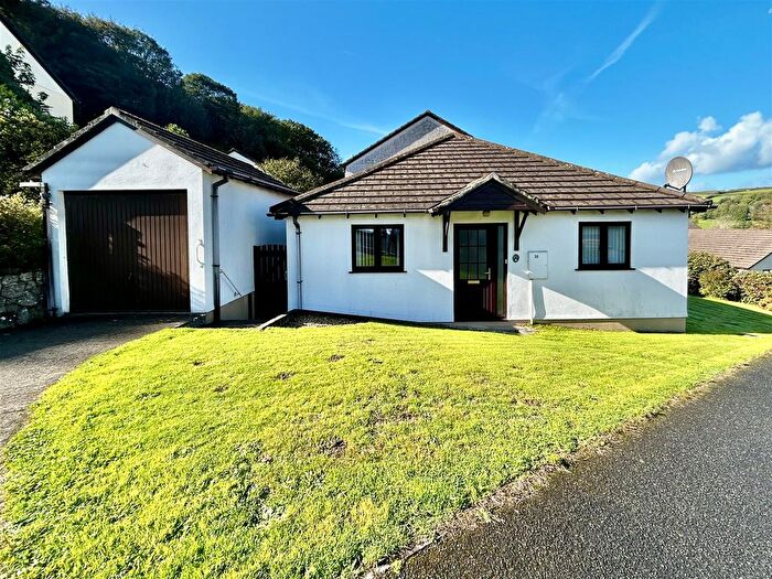 3 Bedroom Semi-Detached Bungalow For Sale In Furry Way, Helston, TR13