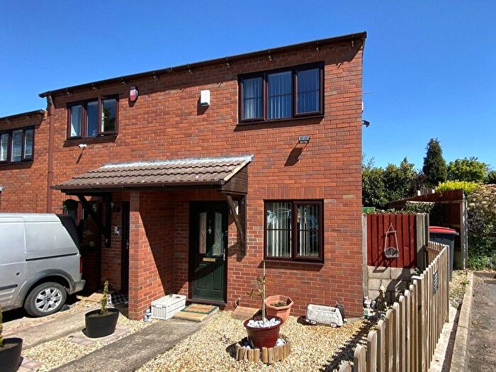 2 Bedroom End Of Terrace House For Sale In Chapel Grove, Wrockwardine Wood, Telford, Shropshire, TF2