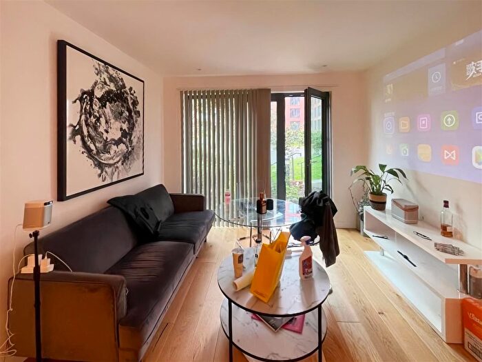 1 Bedroom Flat To Rent In The Axium, Windmill Street, Birmingham, B1