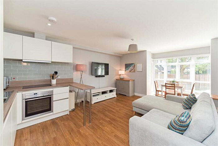 2 Bedroom Apartment To Rent In Doran Drive, Redhill, RH1