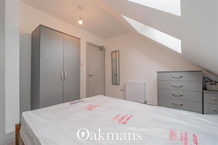 5 Bedroom House To Rent In Warwards Lane, Birmingham, B29