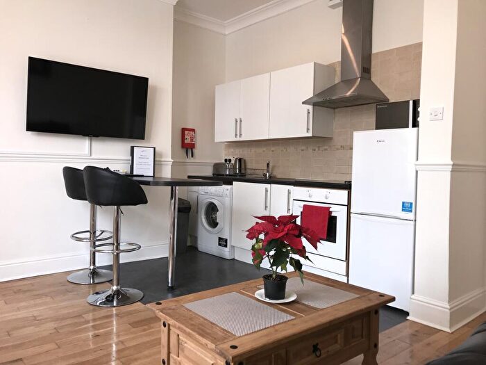 1 Bedroom Flat To Rent In Sketty Road, Uplands, SA2