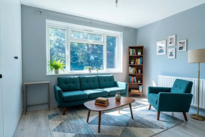 4 Bedroom Town House To Rent In Aplin Way, Isleworth, TW7